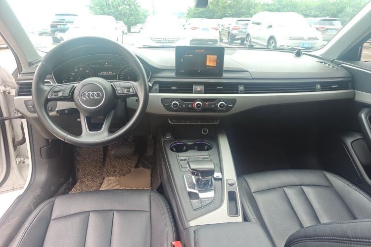 Used Audi A4L 2019 40 TFSI Ambition China VI Center Console
