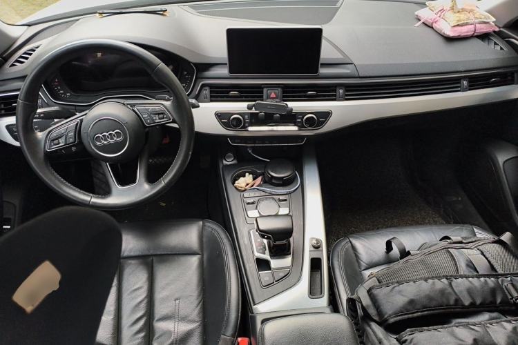 Used Audi A4L 2019 40 TFSI Fashion Version China V Center Console