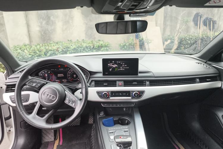 Used Audi A4L 2019 40 TFSI Fashion Edition China VI Emission Standard Center Console