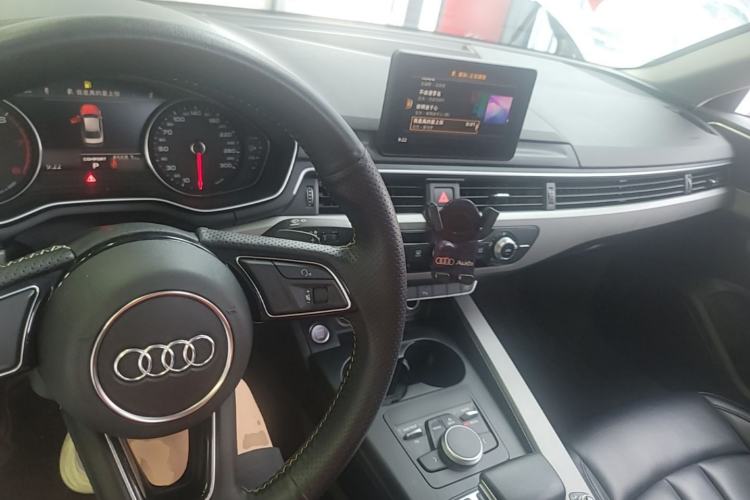 Used Audi A4L 2019 40 TFSI Ambition China VI Center Console