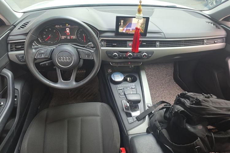 Used Audi A4L 2019 40 TFSI Ambition China VI Center Console