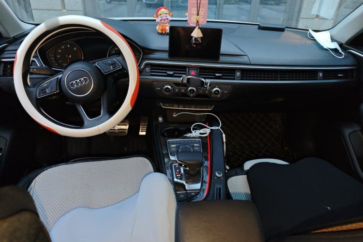 Used Audi A4L 2019 40 TFSI Ambition China VI Center Console