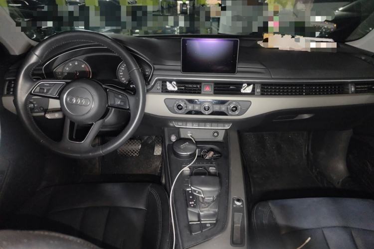 Used Audi A4L 2019 40 TFSI Ambition China VI Center Console