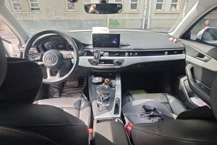 Used Audi A4L 2019 40 TFSI Fashion Edition China VI Emission Standard Center Console