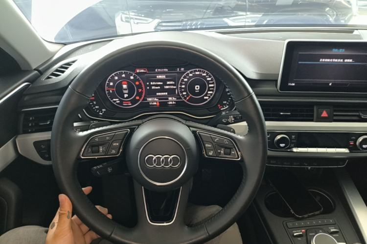Used Audi A4L 2019 40 TFSI Fashion Edition China VI Emission Standard Center Console