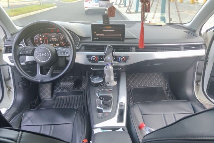 Used Audi A4L 2019 40 TFSI Fashion Edition China VI Emission Standard Center Console