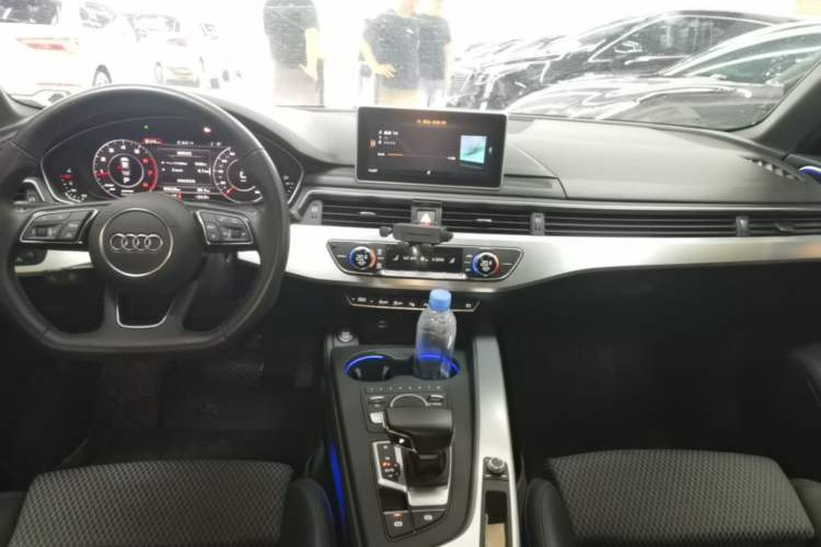 Used Audi A4L 2019 40 TFSI Sporty Version China VI Center Console
