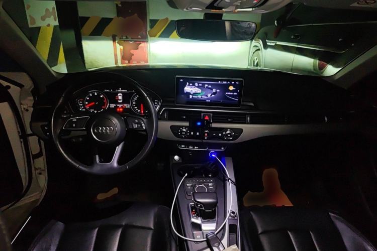 Used Audi A4L 2019 40 TFSI Fashion Edition China VI Emission Standard Center Console
