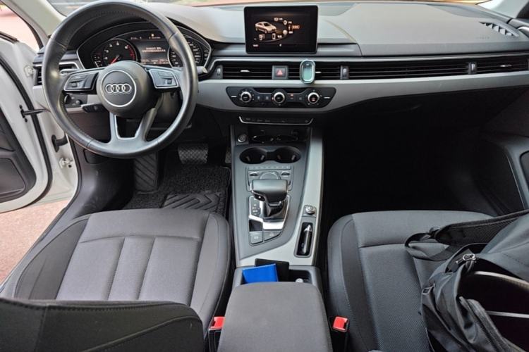 Used Audi A4L 2019 40 TFSI Ambition China VI Center Console