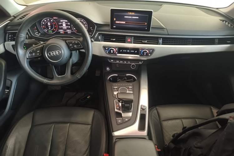 Used Audi A4L 2019 40 TFSI Fashion Edition China VI Emission Standard Center Console