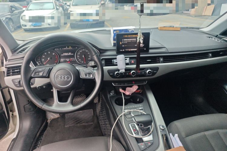 Used Audi A4L 2019 40 TFSI Ambition China VI Center Console