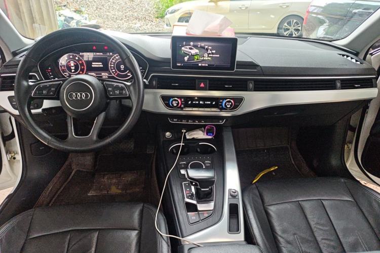 Used Audi A4L 2019 40 TFSI Fashion Edition China VI Emission Standard Center Console