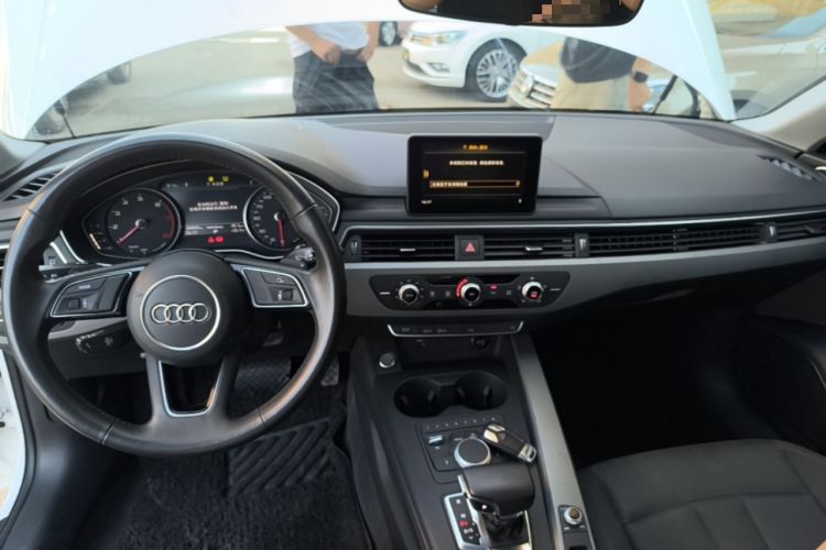 Used Audi A4L 2019 40 TFSI Ambition China VI Center Console