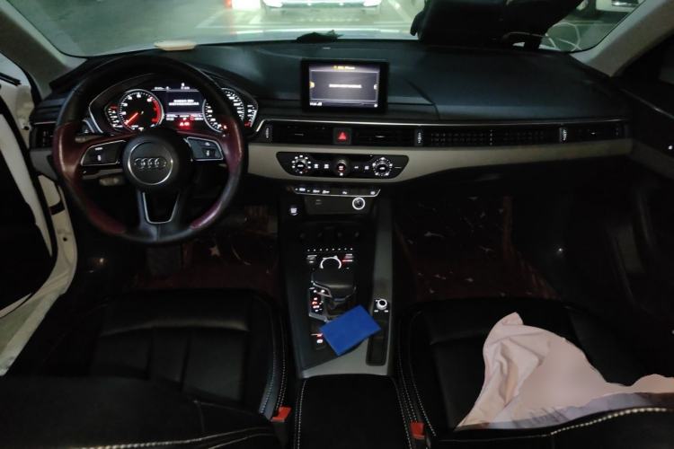 Used Audi A4L 2019 40 TFSI Ambition China VI Center Console
