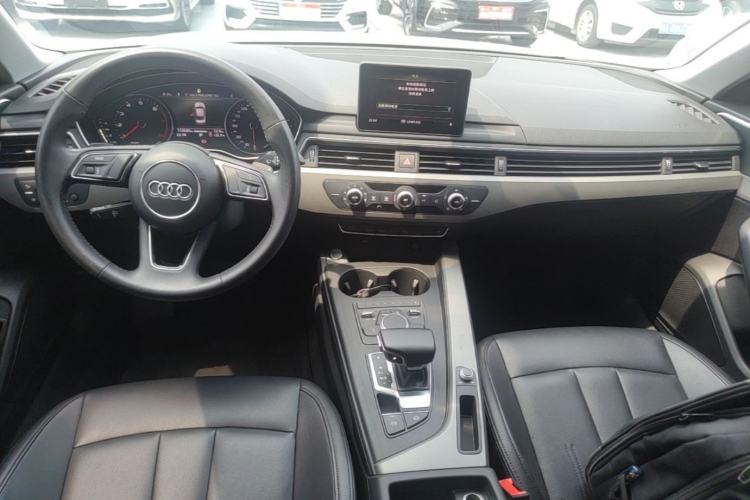 Used Audi A4L 2019 40 TFSI Ambition China VI Center Console