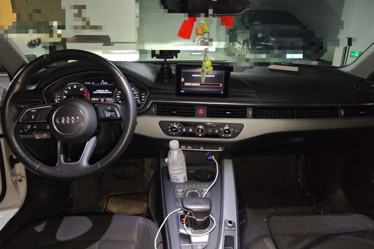 Used Audi A4L 2019 40 TFSI Ambition China VI Center Console