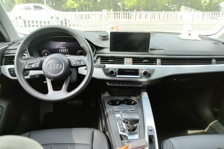 Used Audi A4L 2019 40 TFSI Fashion Version China V Center Console