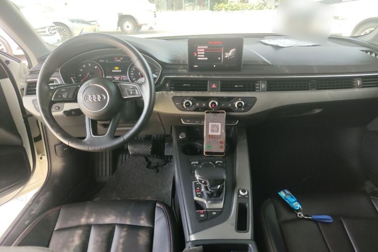 Used Audi A4L 2019 40 TFSI Ambition China VI Center Console