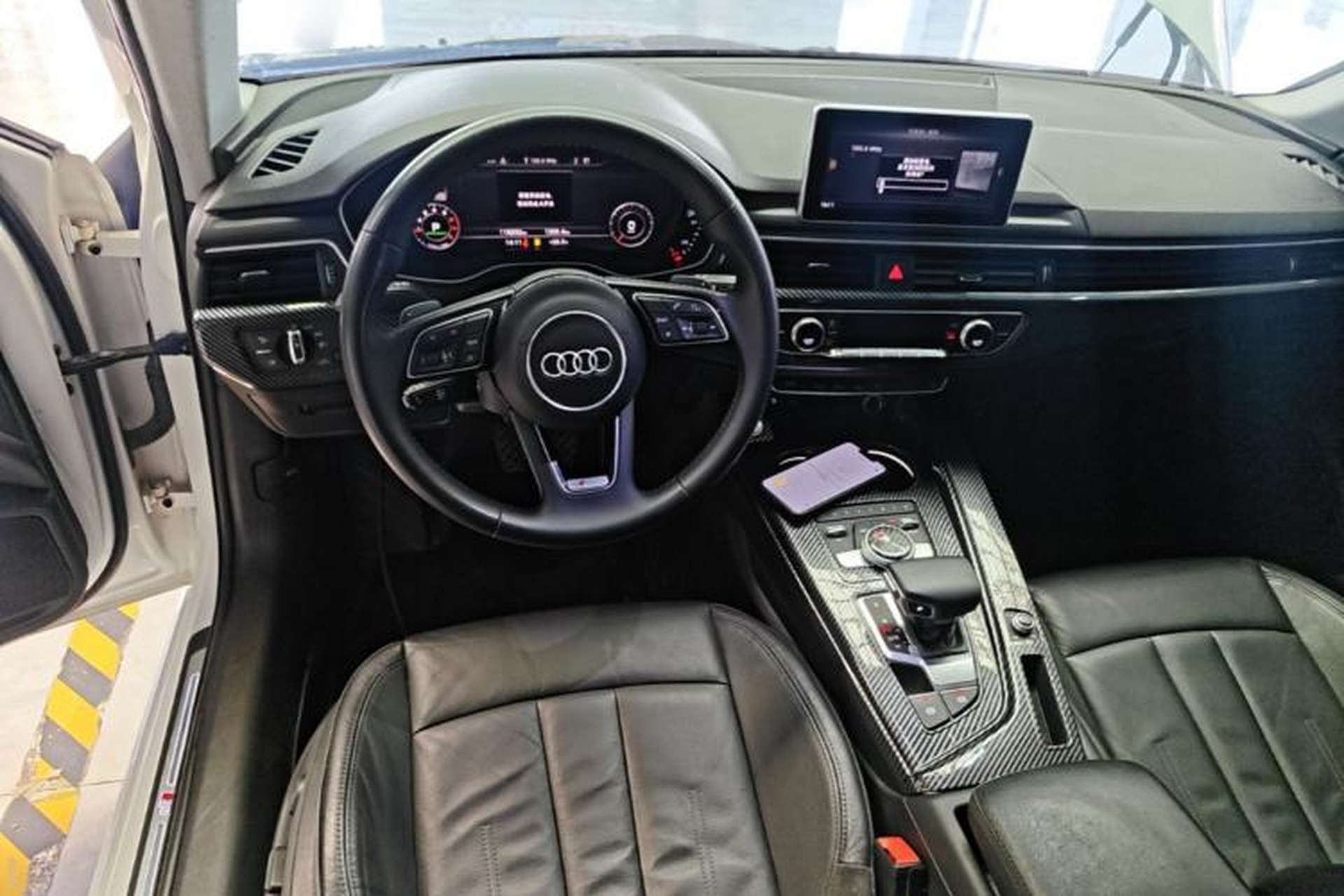 Used Audi A4L 2019 40 TFSI Fashion Edition China VI Emission Standard Center Console