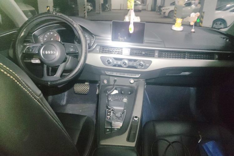 Used Audi A4L 2019 40 TFSI Ambition China VI Center Console