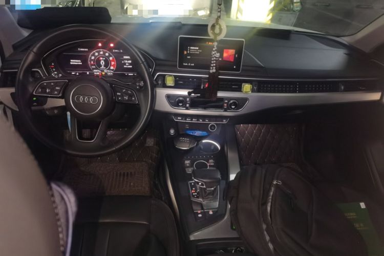 Used Audi A4L 2019 40 TFSI Fashion Edition China VI Emission Standard Center Console