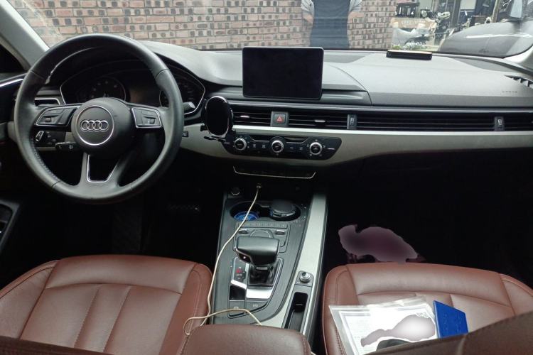 Used Audi A4L 2019 40 TFSI Ambition China VI Center Console