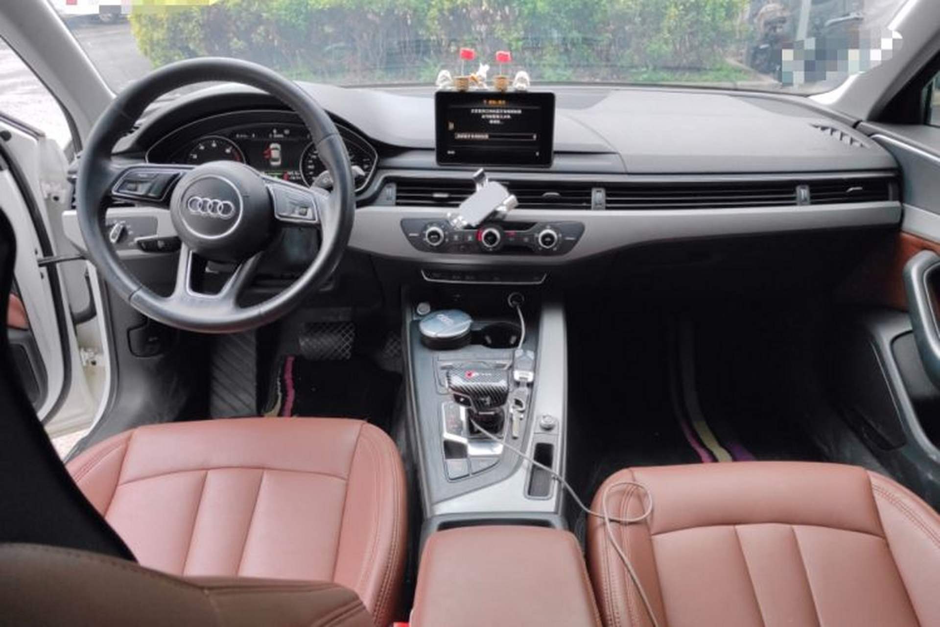 Used Audi A4L 2019 40 TFSI Ambition China VI Center Console