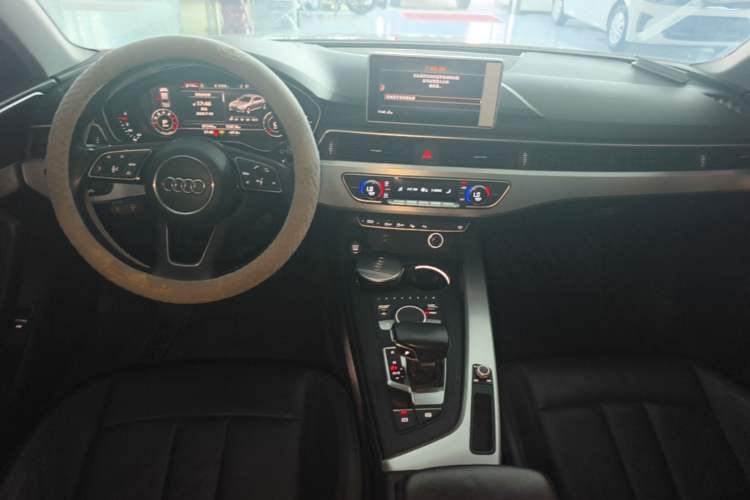 Used Audi A4L 2019 40 TFSI Fashion Edition China VI Emission Standard Center Console