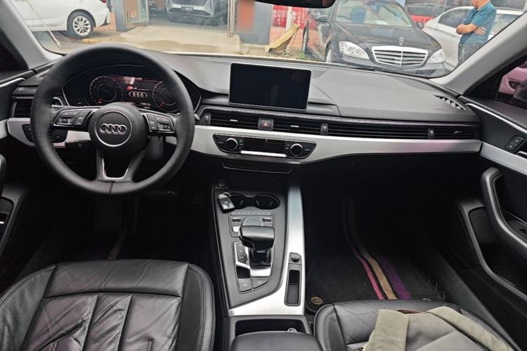 Used Audi A4L 2019 40 TFSI Fashion Edition China VI Emission Standard Center Console