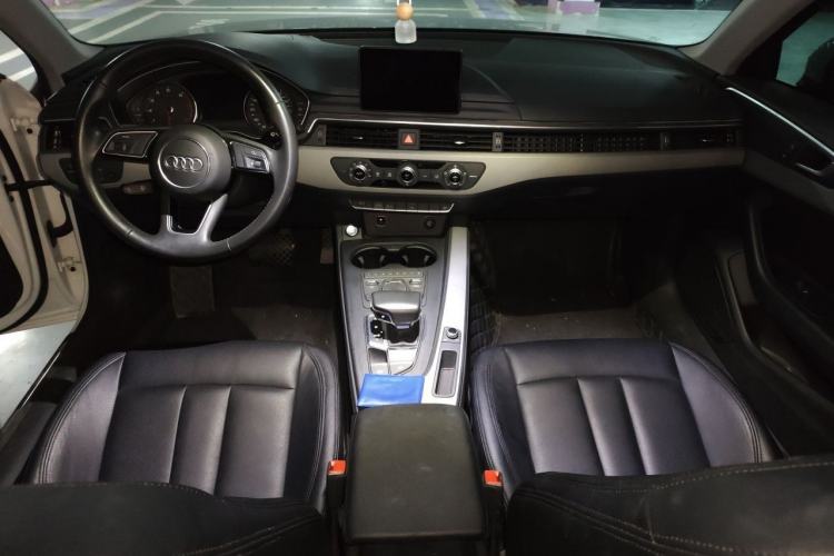 Used Audi A4L 2019 40 TFSI Ambition China VI Center Console
