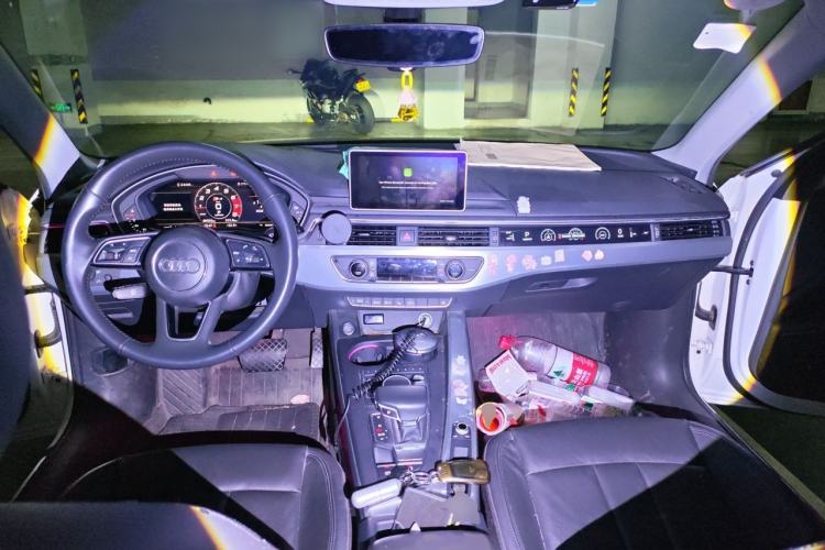 Used Audi A4L 2019 40 TFSI Fashion Edition China VI Emission Standard Center Console