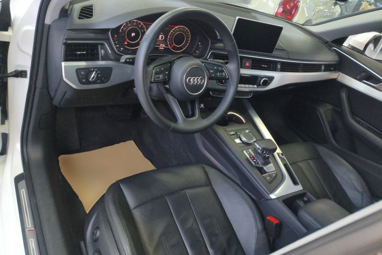 Used Audi A4L 2019 40 TFSI Fashion Version China V Center Console