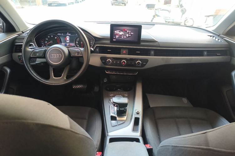 Used Audi A4L 2019 40 TFSI Ambition China VI Center Console