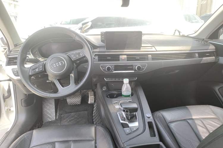 Used Audi A4L 2019 40 TFSI Fashion Version China V Center Console