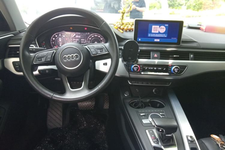 Used Audi A4L 2019 40 TFSI Fashion Edition China VI Emission Standard Center Console