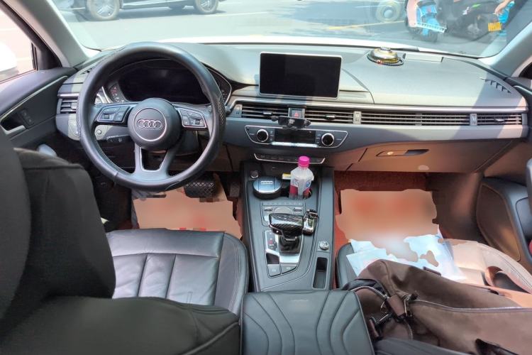 Used Audi A4L 2019 40 TFSI Fashion Edition China VI Emission Standard Center Console