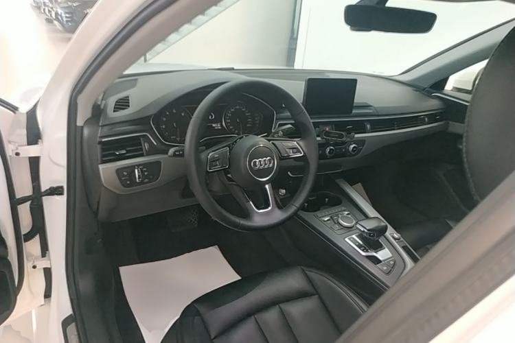 Used Audi A4L 2019 40 TFSI Ambition China VI Center Console