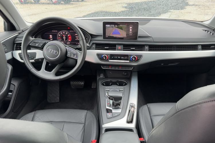 Used Audi A4L 2019 40 TFSI Fashion Edition China VI Emission Standard Center Console