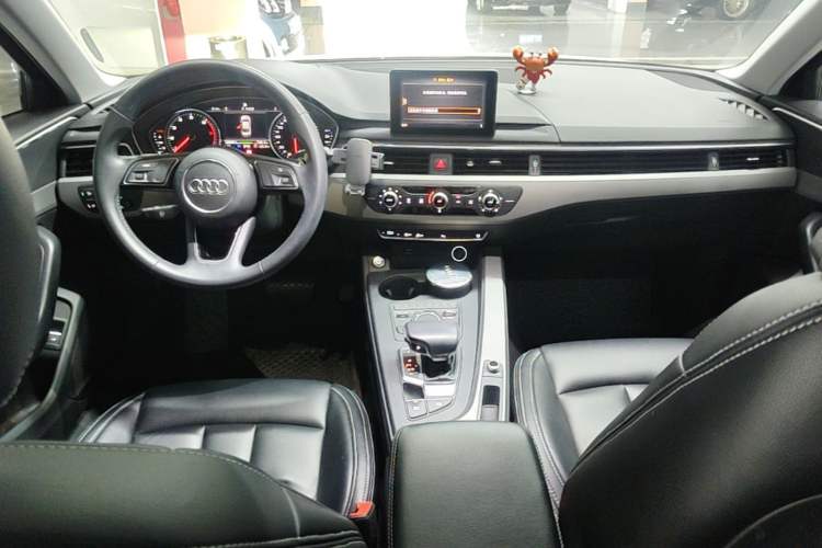 Used Audi A4L 2019 40 TFSI Ambition China VI Center Console