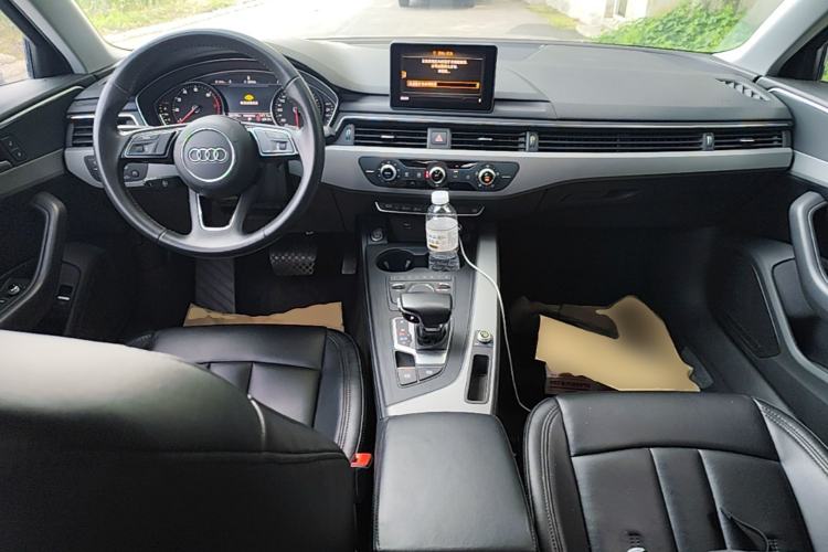 Used Audi A4L 2019 40 TFSI Ambition China VI Center Console