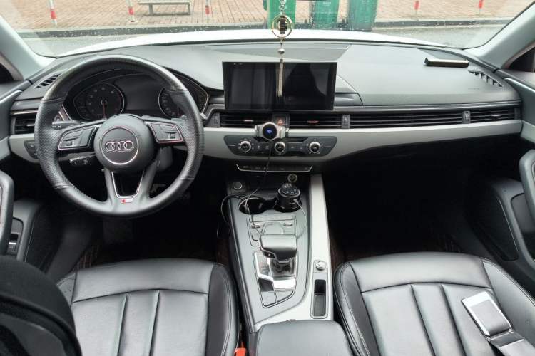 Used Audi A4L 2019 40 TFSI Ambition Version China V Center Console