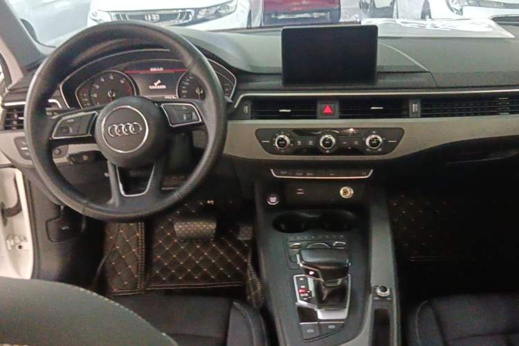 Used Audi A4L 2019 40 TFSI Ambition China VI Center Console