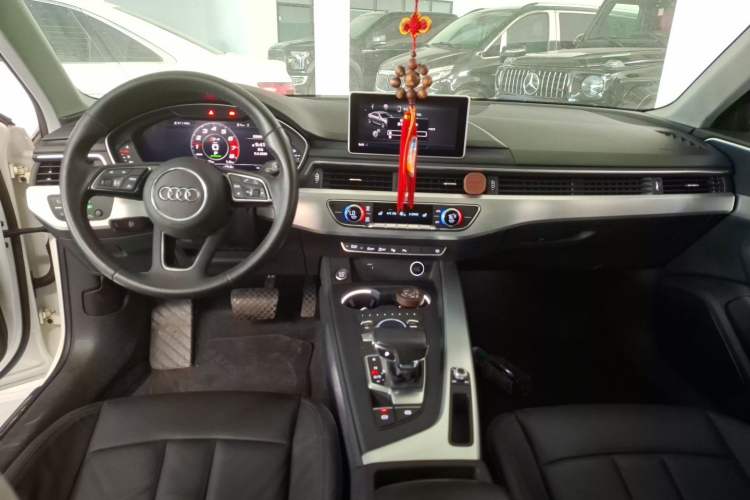 Used Audi A4L 2019 40 TFSI Fashion Edition China VI Emission Standard Center Console