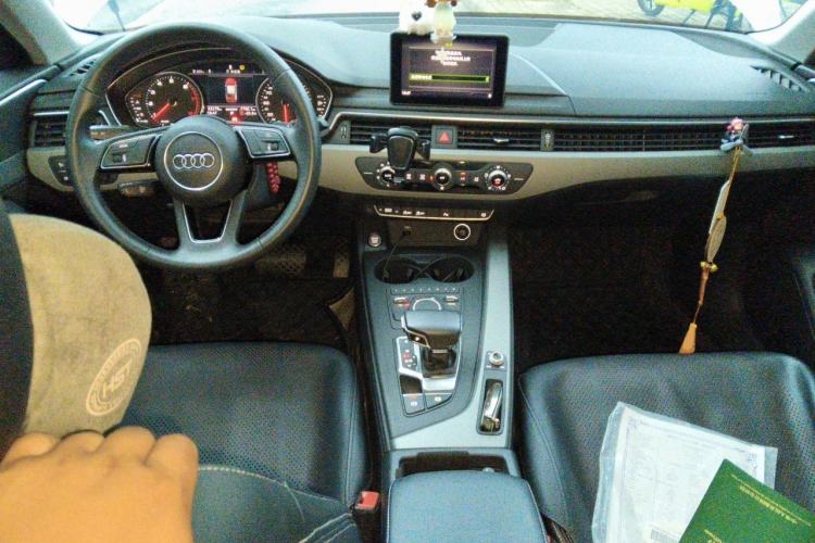 Used Audi A4L 2019 40 TFSI Ambition China VI Center Console