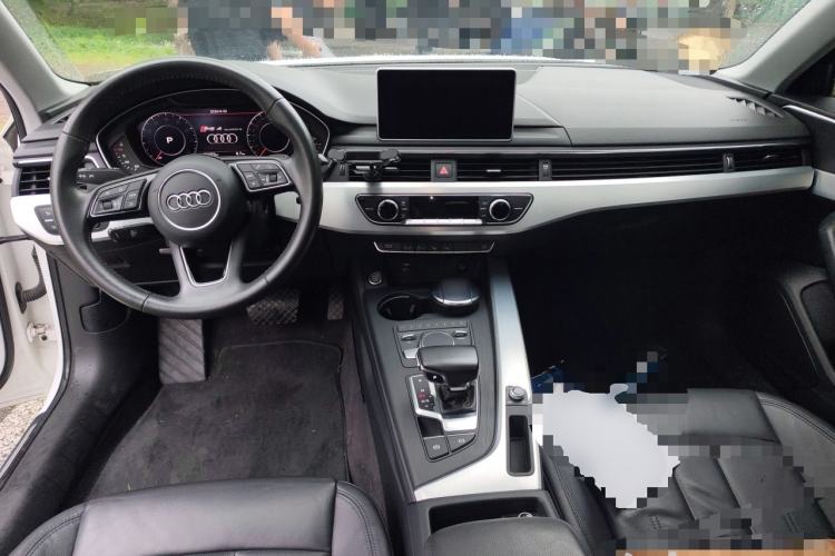 Used Audi A4L 2019 40 TFSI Fashion Edition China VI Emission Standard Center Console