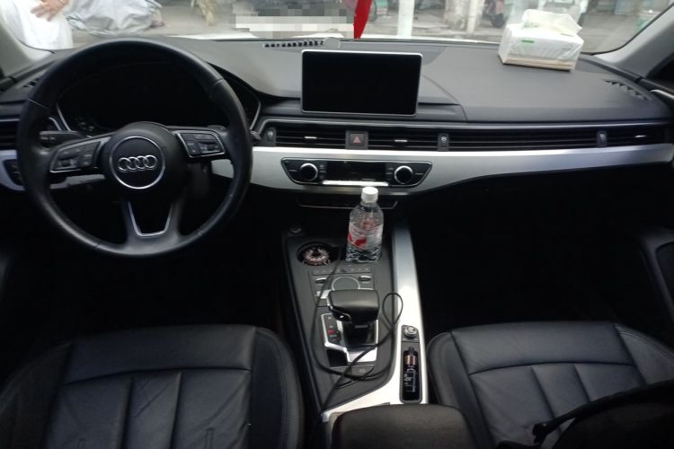 Used Audi A4L 2019 40 TFSI Fashion Edition China VI Emission Standard Center Console