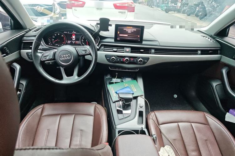 Used Audi A4L 2019 40 TFSI Ambition China VI Center Console