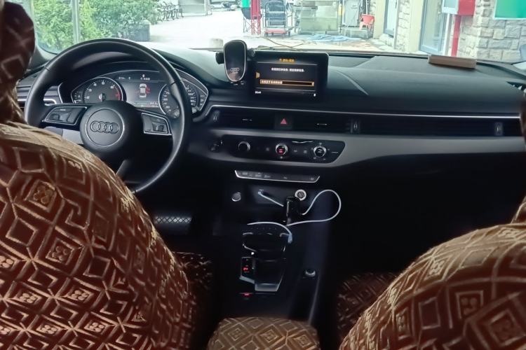 Used Audi A4L 2019 40 TFSI Ambition China VI Center Console