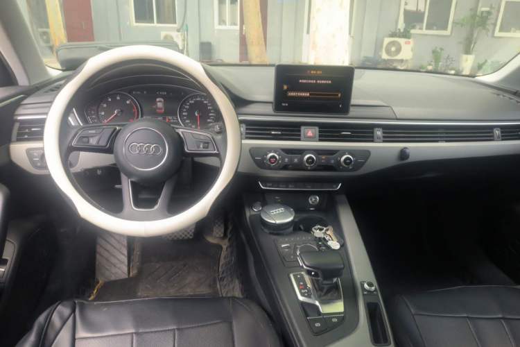 Used Audi A4L 2019 40 TFSI Ambition China VI Center Console