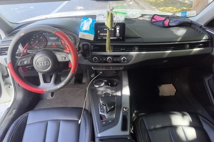 Used Audi A4L 2019 40 TFSI Ambition China VI Center Console